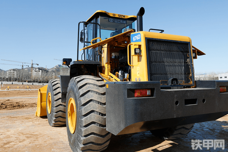 山工SEM676D装载机整机外观