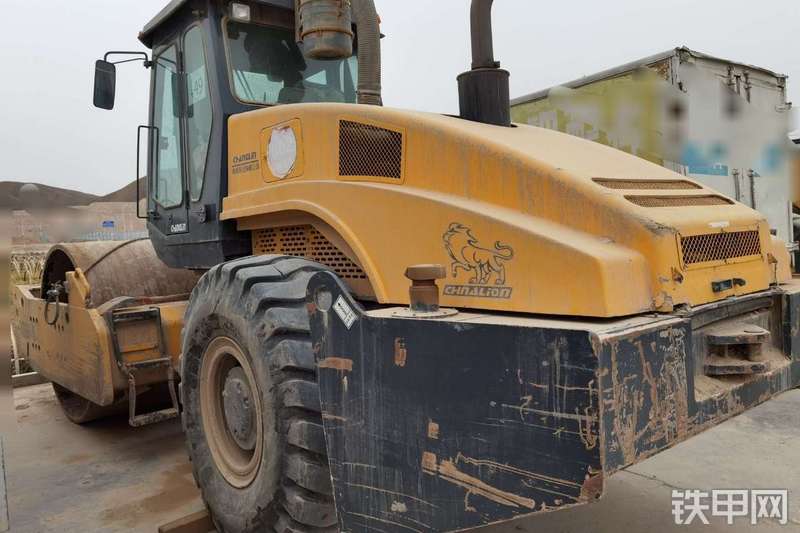 国机常林8228-5压路机整机外观