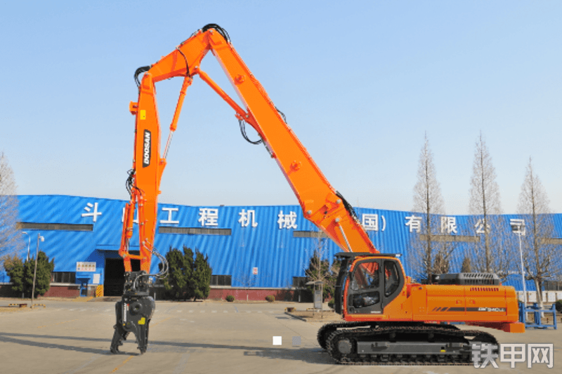 迪万伦DX300DM拆除挖掘机整机外观