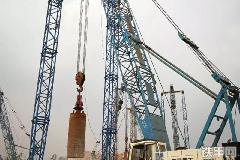 宇通YTQH650B强夯机整机外观