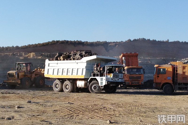 宇通YTK89A非公路自卸车整机外观