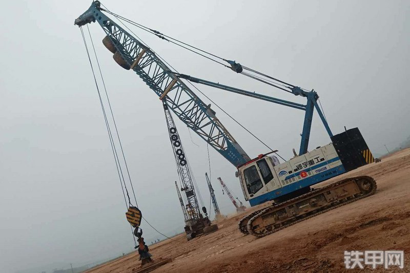 宇通YTQH450B强夯机整机外观