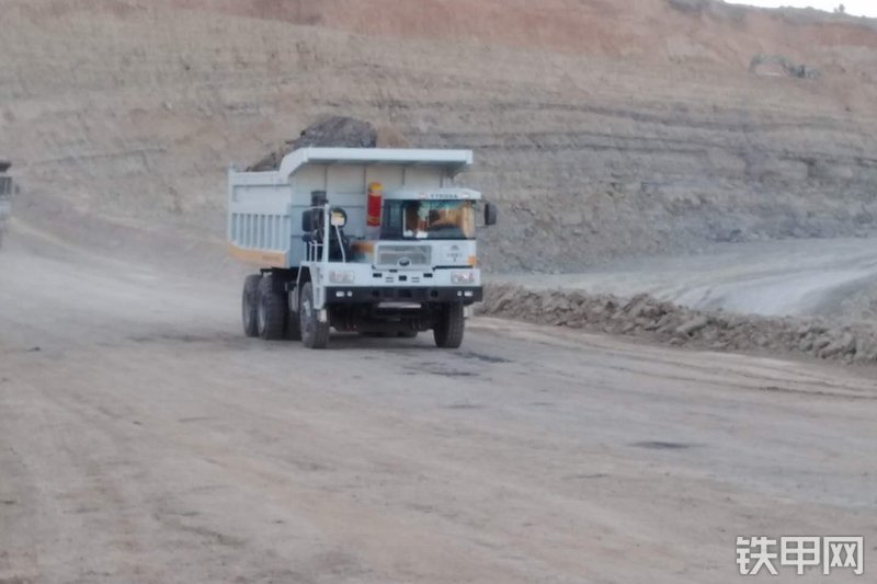 宇通YTK89A非公路自卸车整机外观