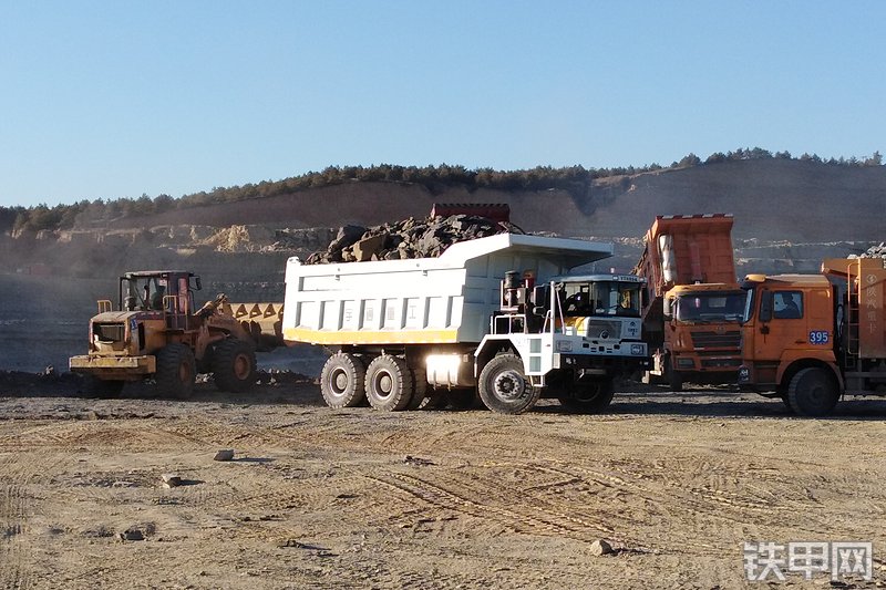 宇通YTK89A非公路自卸车整机外观