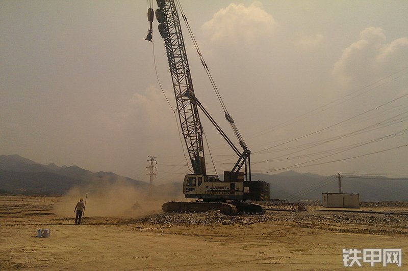 宇通YTQH650B强夯机整机外观