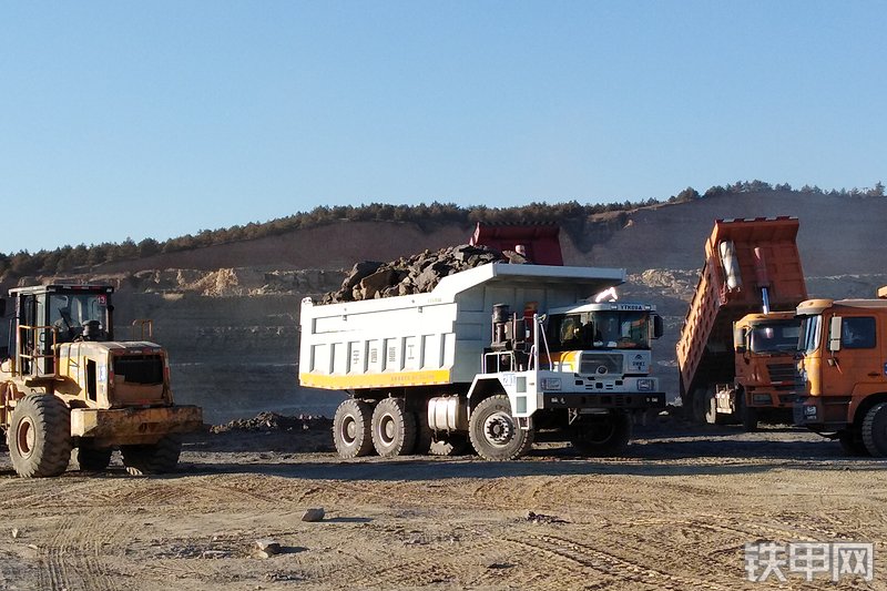 宇通YTK89A非公路自卸车整机外观