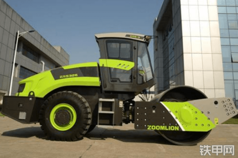 中联重科ZRS320E压路机整机外观
