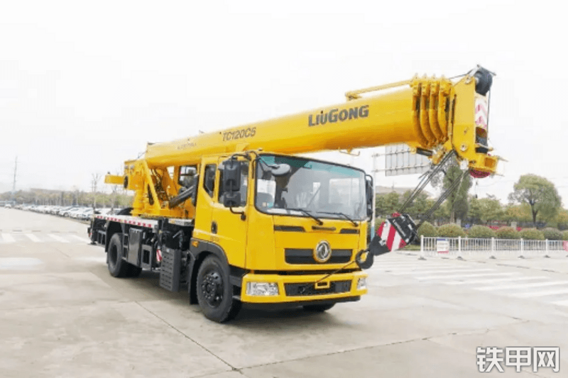 柳工TC120C5起重机整机外观