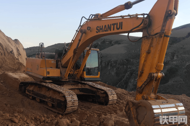 山重建机mc366lc8履带式挖掘机