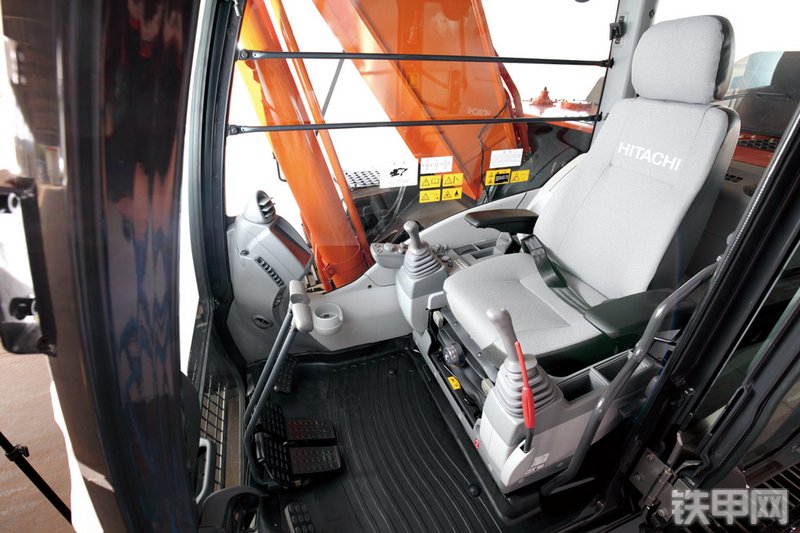 日立ZX360H-5A挖掘机局部