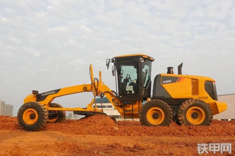 柳工CLG4180D平地机整机外观