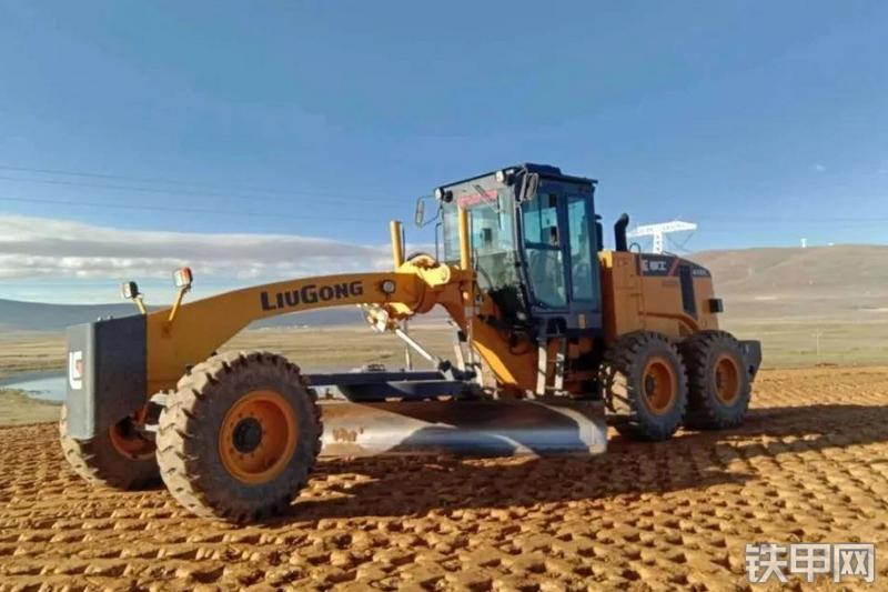 柳工CLG4180D平地机整机外观