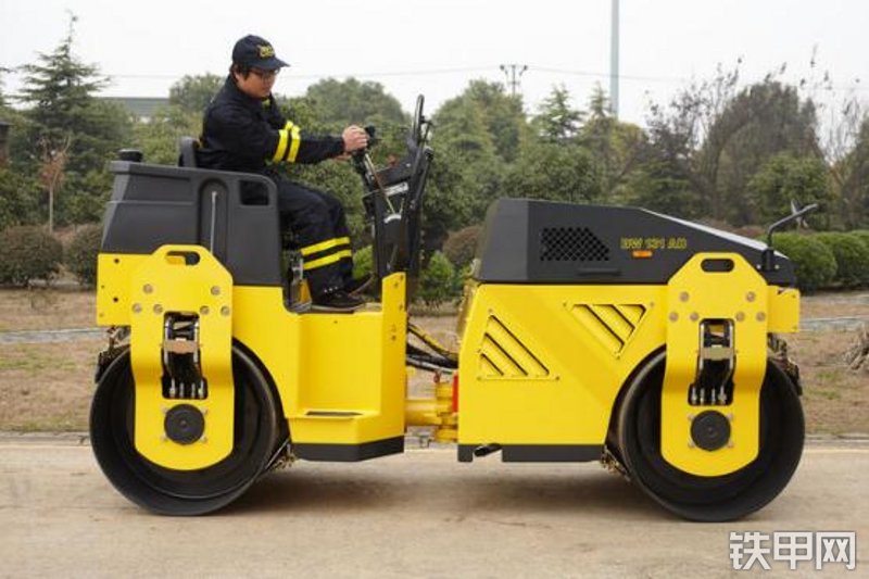 宝马格BW131AD-5压路机整机外观