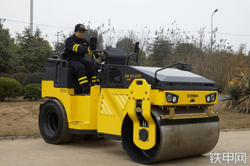 宝马格BW131ACW-5压路机整机外观