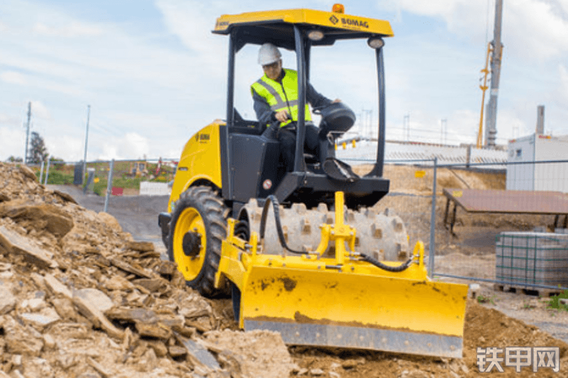 宝马格BW124PDH-5压路机整机外观