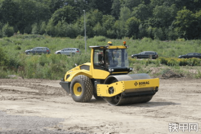 宝马格BW213BVC-5压路机整机外观