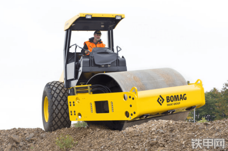 宝马格BW215D-40压路机整机外观