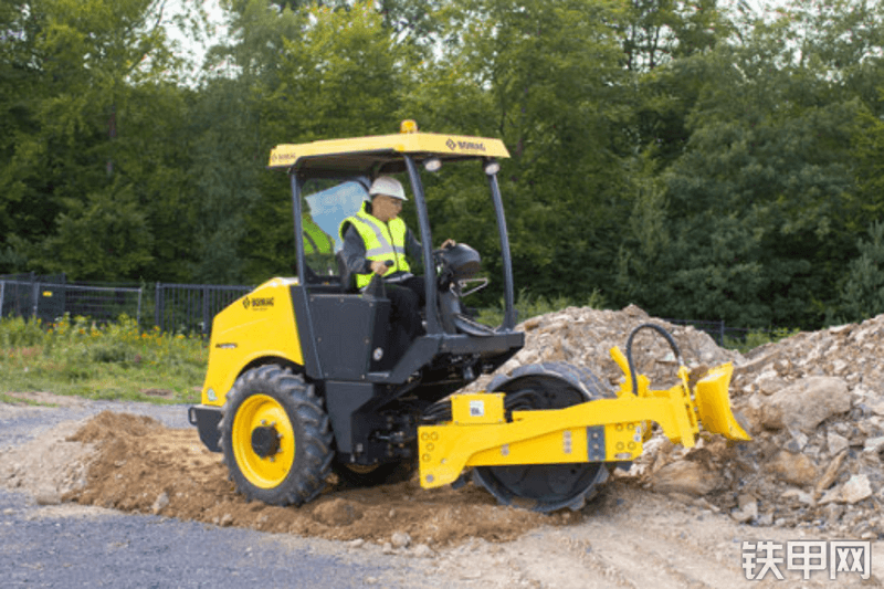 宝马格BW124PDH-5压路机整机外观