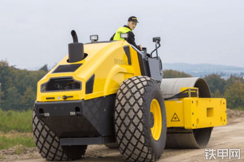 宝马格BW218D-40压路机整机外观