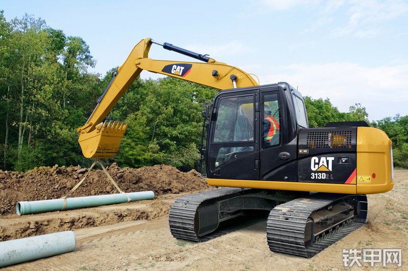 卡特彼勒CAT®313D2 L 小型液压挖掘机整机外观