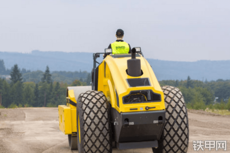 宝马格BW218D-40压路机整机外观