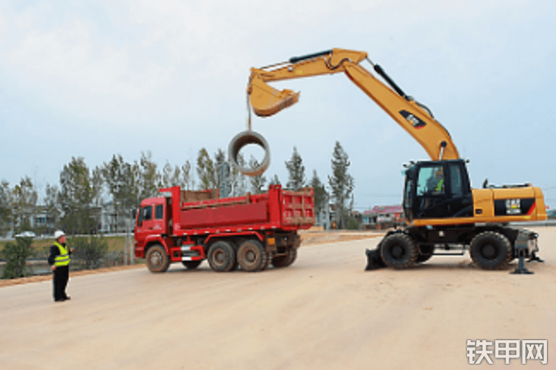 卡特彼勒M320D2挖掘机整机外观