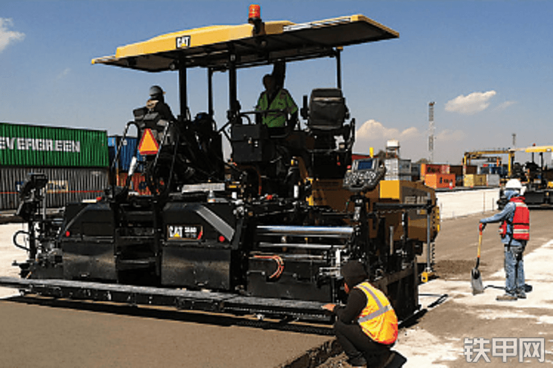 卡特彼勒AP655F钢制履带沥青摊铺机整机外观