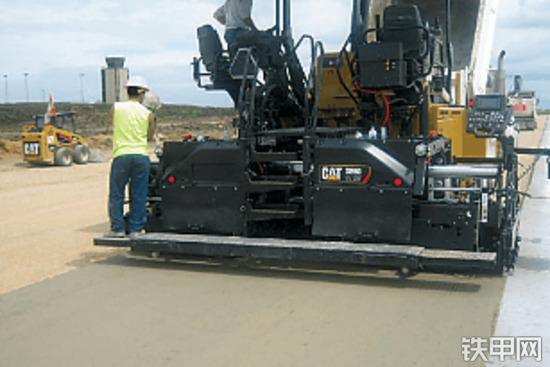 卡特彼勒AP655F钢制履带沥青摊铺机整机外观