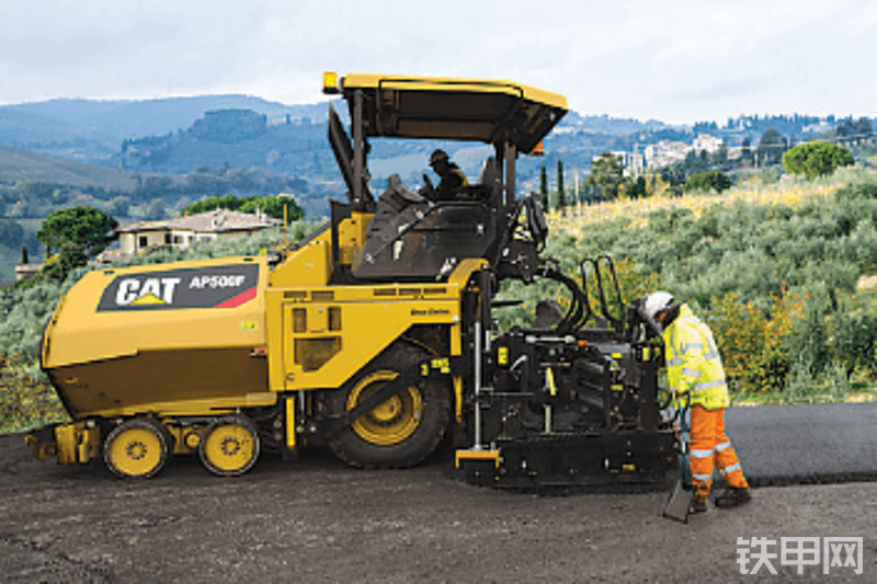 卡特彼勒AP500F沥青摊铺机整机外观
