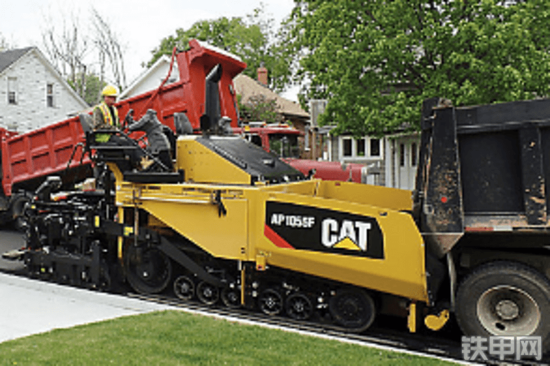卡特彼勒AP1055F沥青摊铺机整机外观