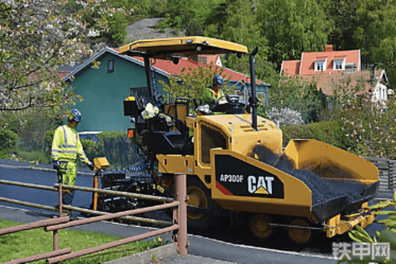 卡特彼勒AP300F沥青摊铺机整机外观