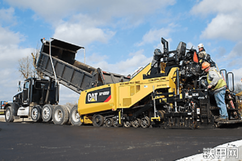 卡特彼勒AP1055F沥青摊铺机整机外观