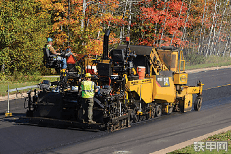 卡特彼勒AP1055F沥青摊铺机整机外观