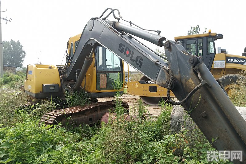 山东临工lg670履带式挖掘机