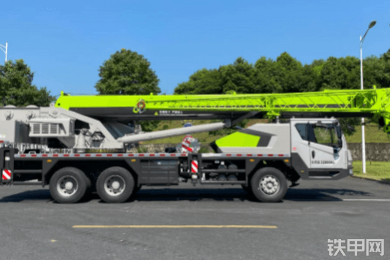 中联重科ZTC252E552起重机整机外观