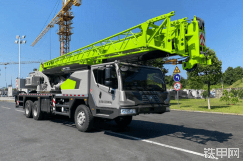 中联重科ZTC252E552起重机整机外观