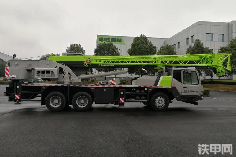 中联重科ZTC201E551起重机整机外观