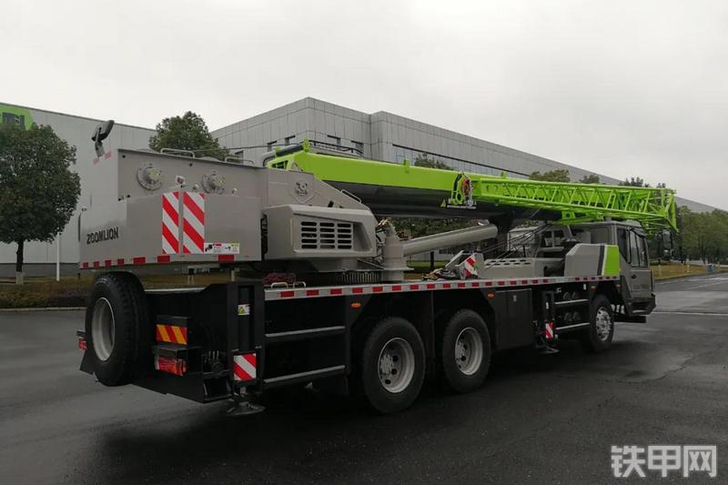 中联重科ZTC201E551起重机整机外观