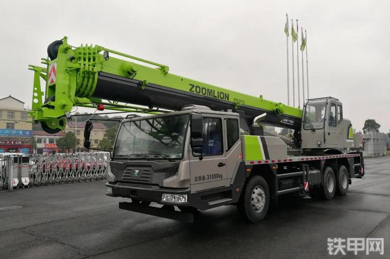 中联重科ZTC201E551起重机整机外观