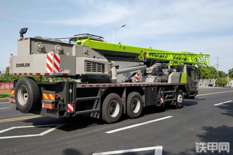 中联重科ZTC251V452起重机整机外观