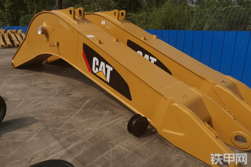 卡特彼勒330D配件整体外观( )