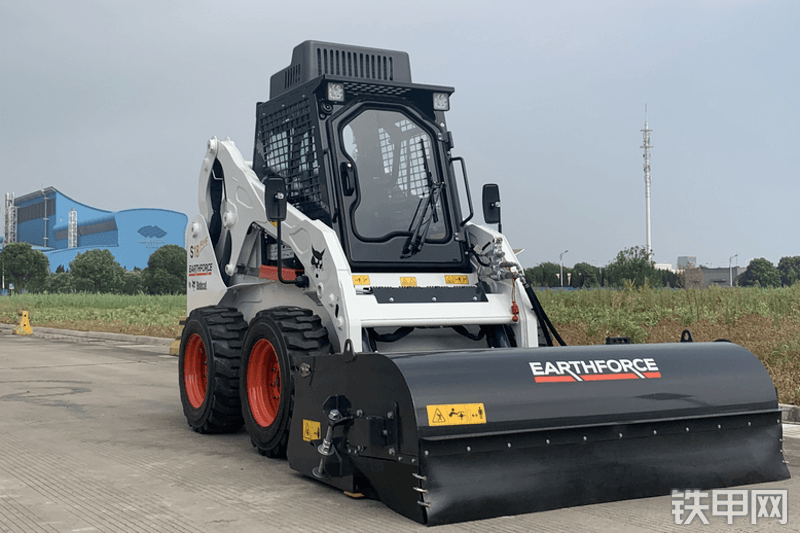 山猫s18p轮式滑移装载机