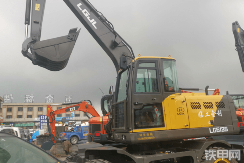 临工金利LG6135挖掘机整机外观