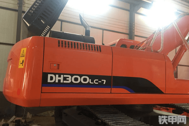 斗鑫重工dh300lc7履带式挖掘机