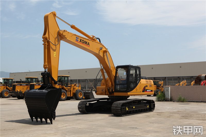 厦工XG826FL挖掘机整机外观