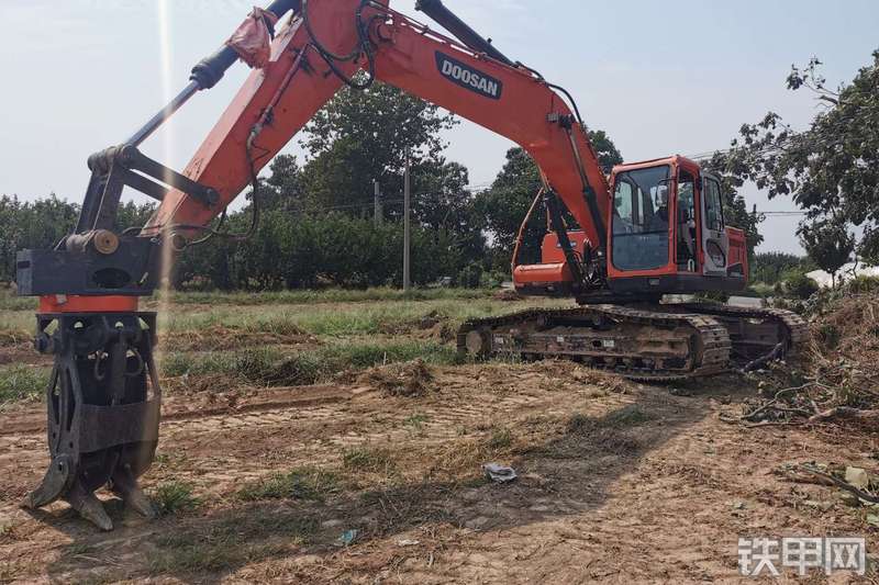 威钢WG230-9C挖掘机整机外观