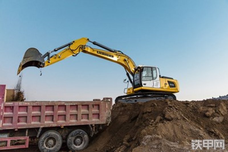 利勃海尔R922挖掘机整机外观