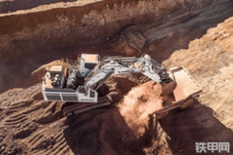 利勃海尔R9200矿用挖掘机整机外观