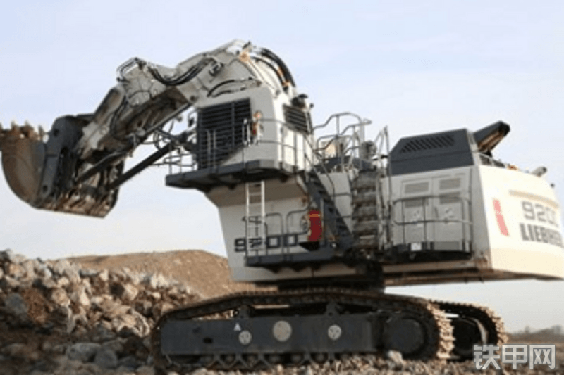 利勃海尔R9200矿用挖掘机整机外观