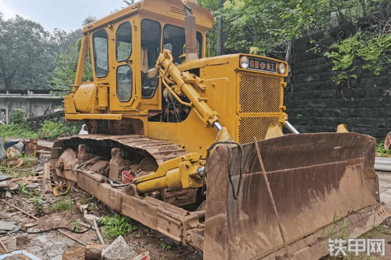 新黄工ty220履带式推土机